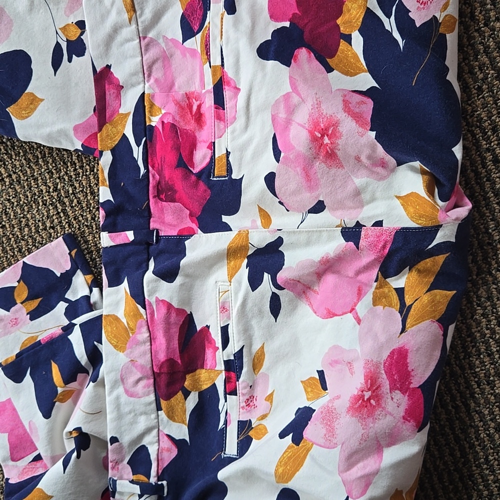 Old Navy Pink&Blue Floral Mid-rise Pixie Straight Leg White Dress Pants 💫 Plus - Picture 7 of 7